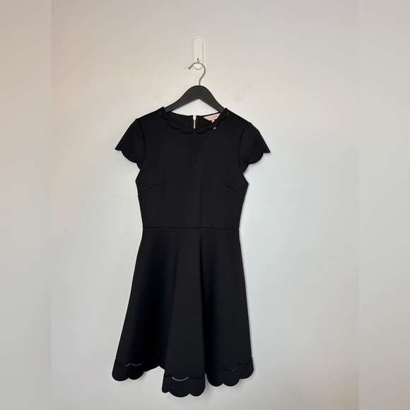 TED BAKER - Marlena Scalloped Short Sleeve Dress in Black. Size: TB3 = US 8 - Picture 8 of 16
